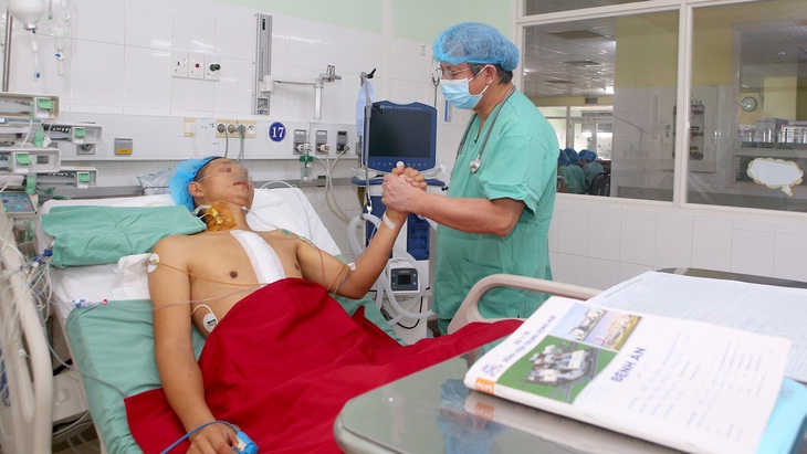 Sau ghép tim một ngày, anh T.V.G. đã hồi phục kỳ diệu, tim đập tốt - Ảnh: THƯỢNG HIỂN